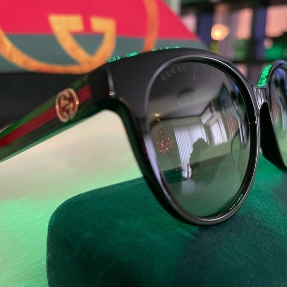 GUCCI 55MM ROUND BLACK FRONT GREEN SIDE RACING STRIPES GG SUNGLASSES - Picture 3 of 11